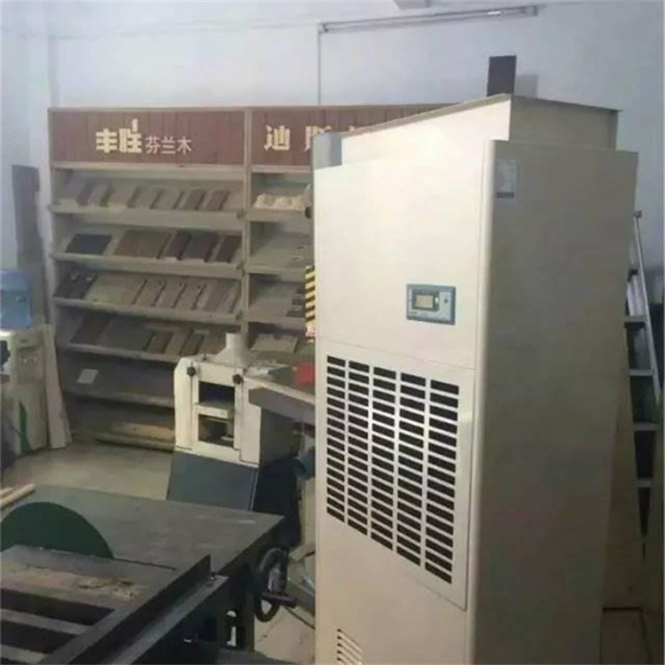 實(shí)木家具店運(yùn)用加濕器，有效防止家具開裂變形